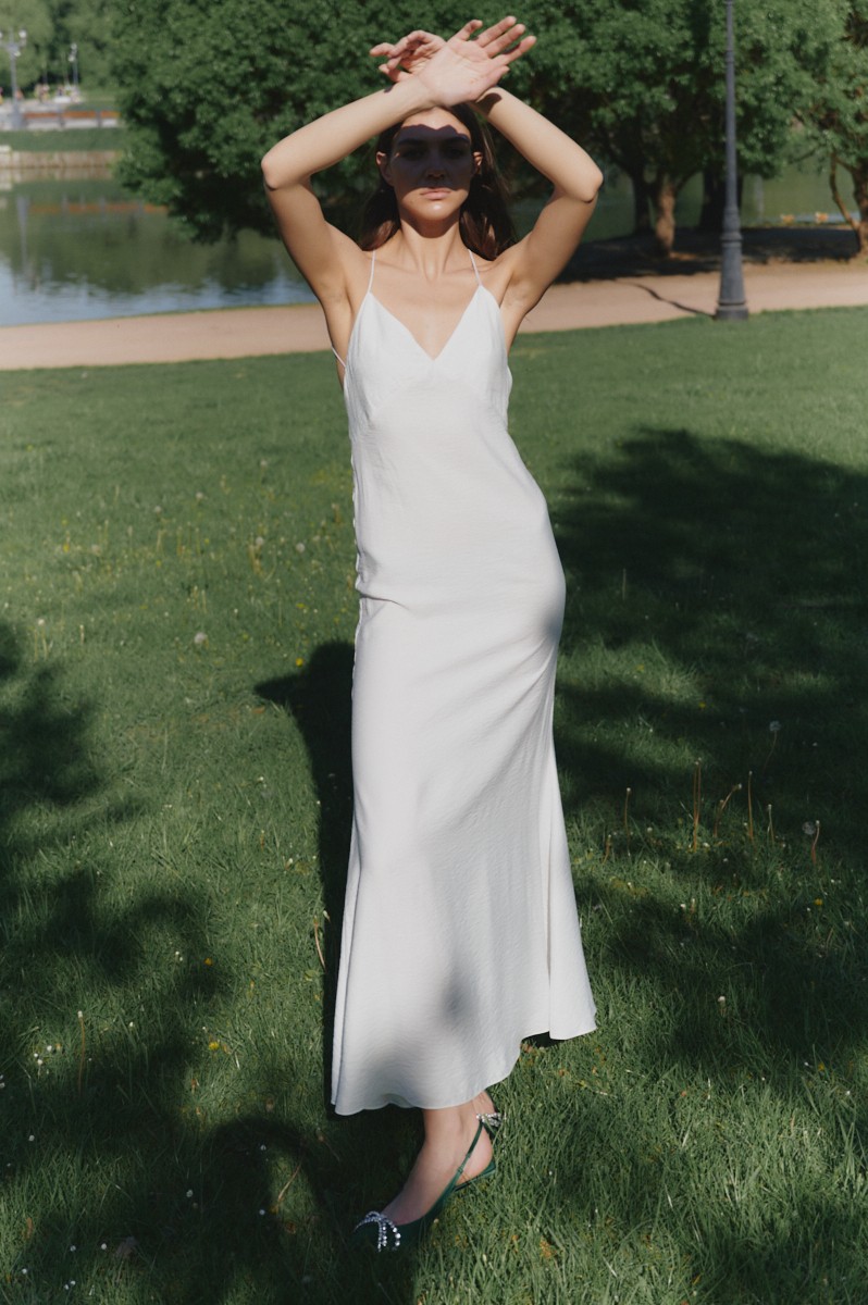 Dress with ties on the back milky